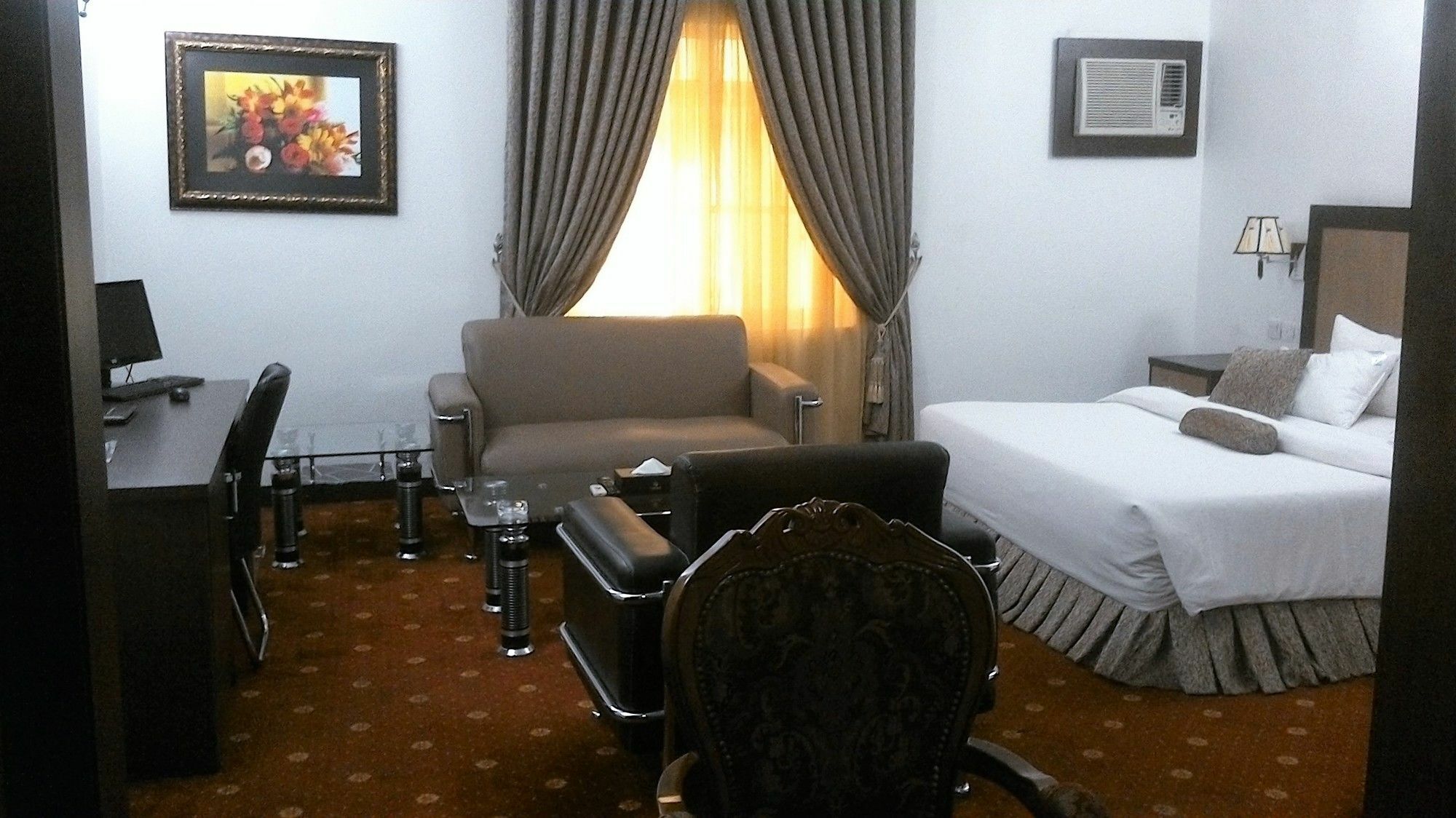 Immaculate Suites And Apartments Mobushipe Екстериор снимка